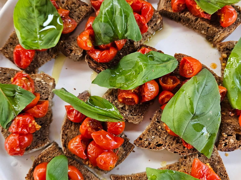 Corsi di cucina Camaiore: Scopri le bruschette toscane: tradizione e creatività