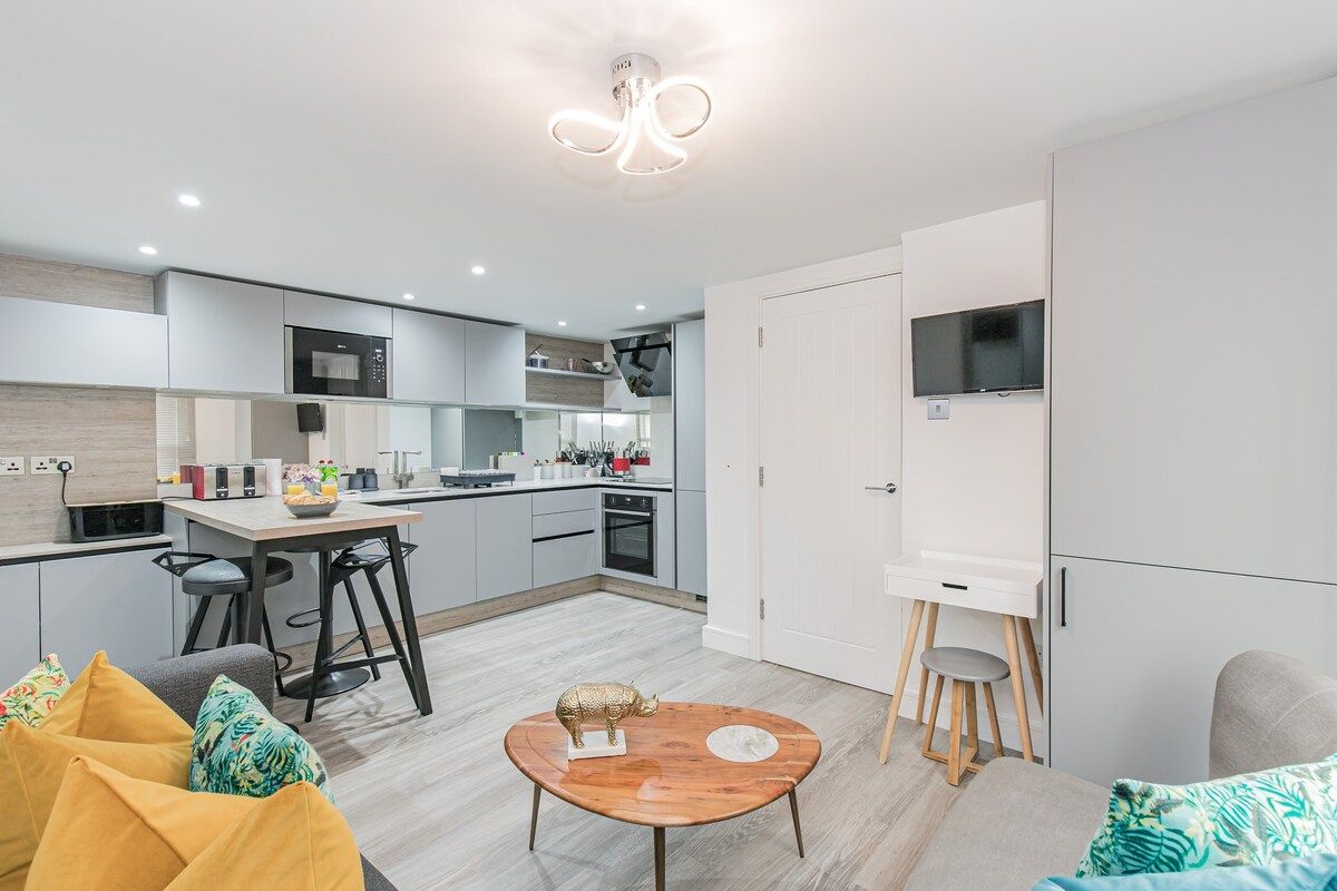 Large open plan kitchen and living room