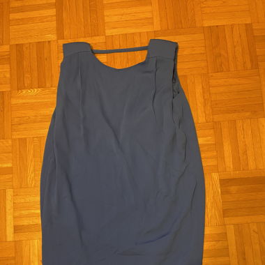 Kleid mit V-Rückenausschnitt, blau, Mango