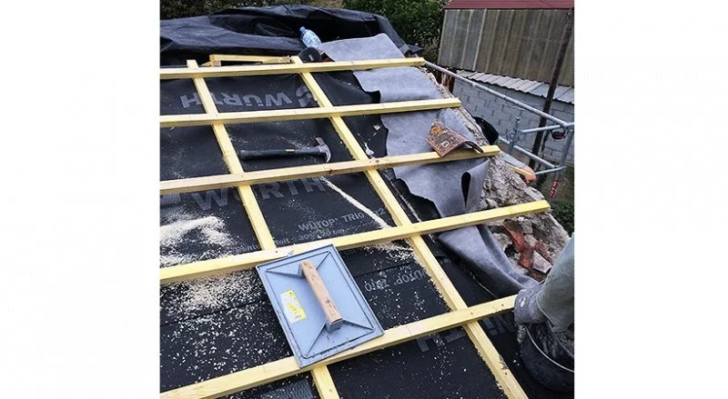 Rénovation de la couverture en tuiles romanes à Menton — photo 29 sur 34 — CEG TOITURE