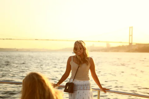 Istanbul Bosphorus Private Guided Yacht Cruise with Snacks