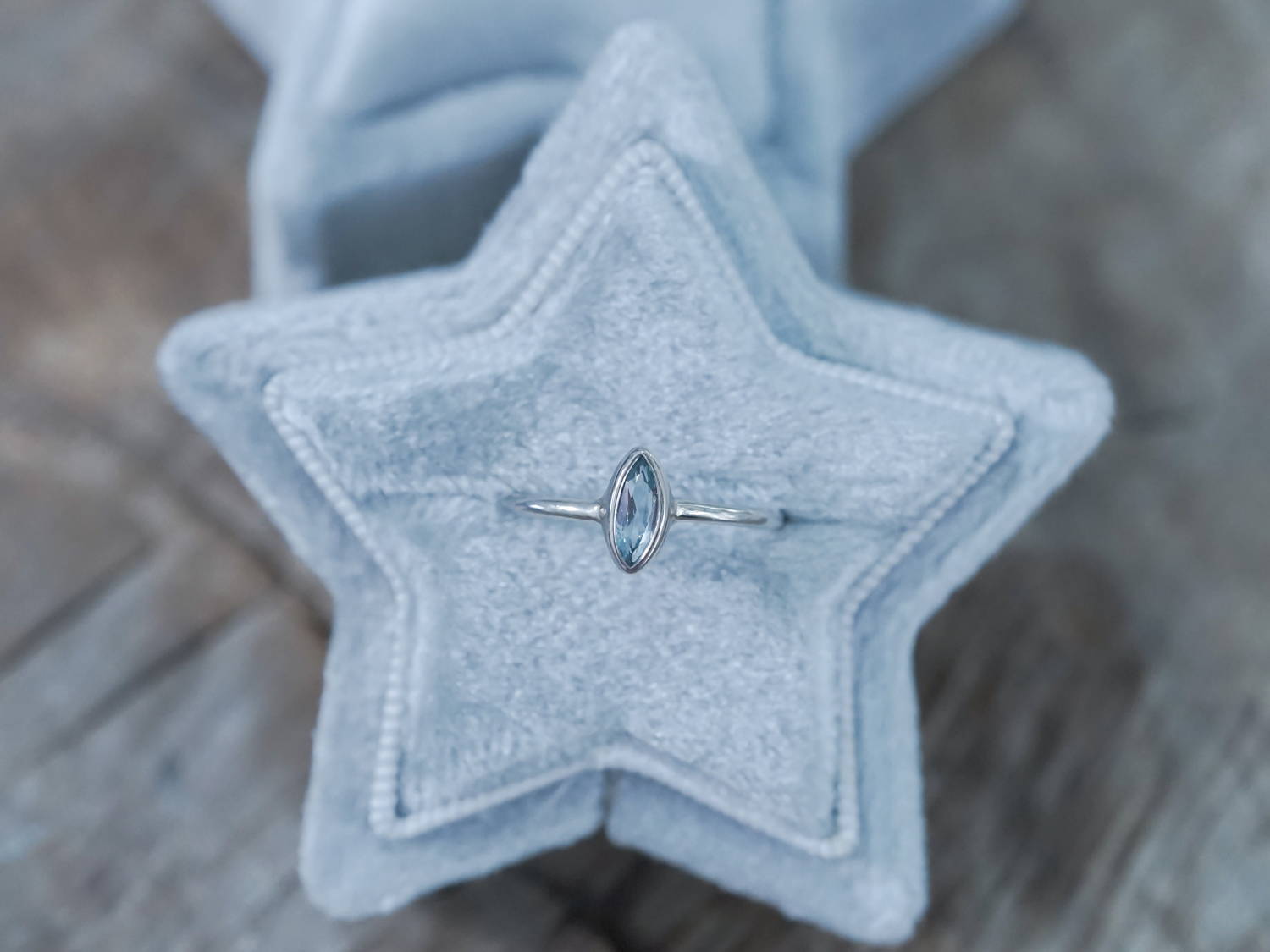 Aquamarine in Light Grey Velvet Star Ring Box