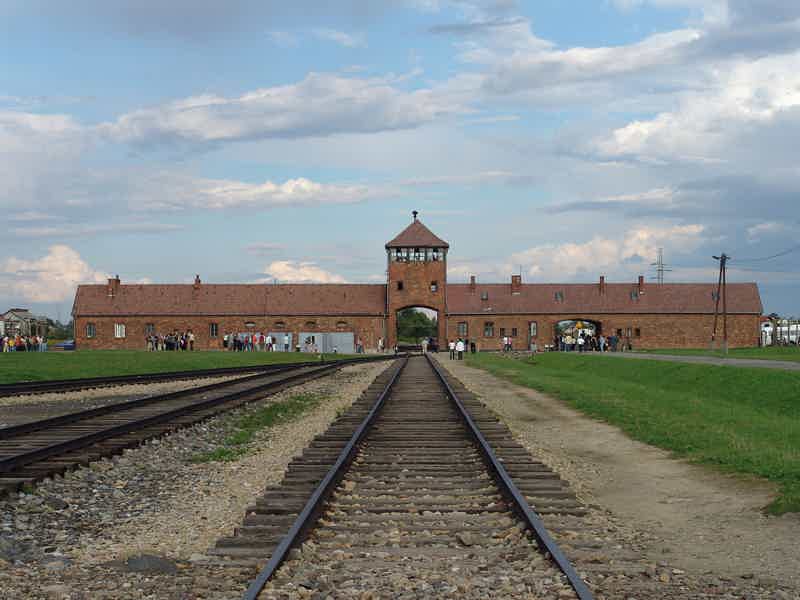 Auschwitz, Birkenau & Monowitz: Outside the Walls Guided Tour - photo 2