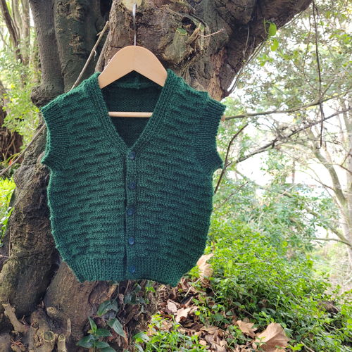 Child's button up vest in 8 ply