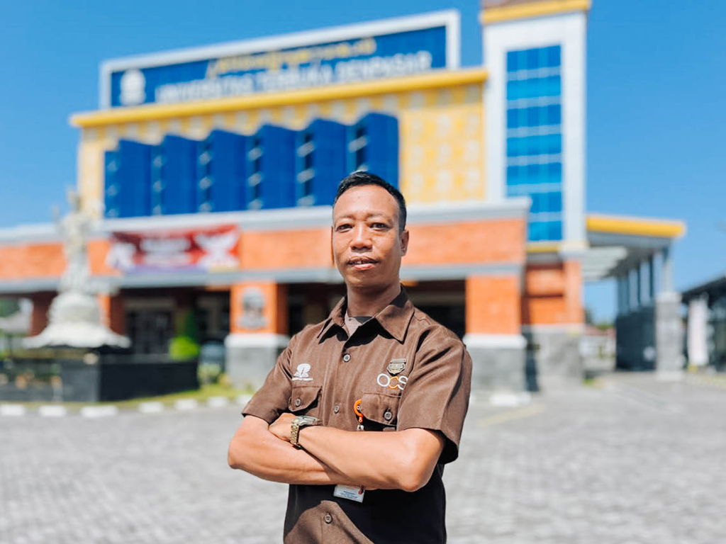The Bracelet in the Car Park: How Komang Chose to Do the Right Thing