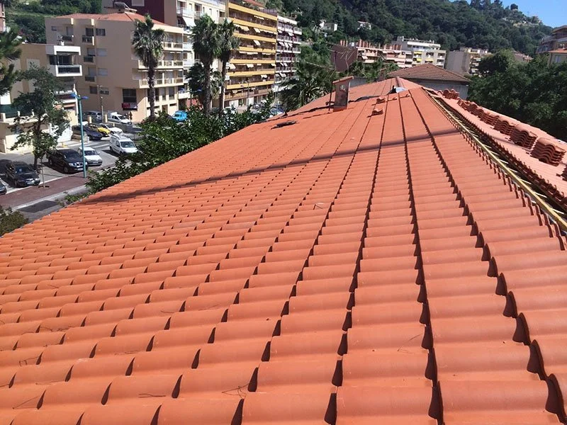 Réfection de la toiture de l’école de Menton en tuiles romanes — photo 2 sur 9 — CEG TOITURE