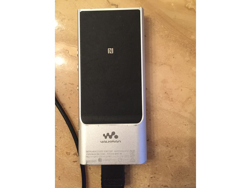 Sony NW-ZX100 digital music player Mint customer trade-in