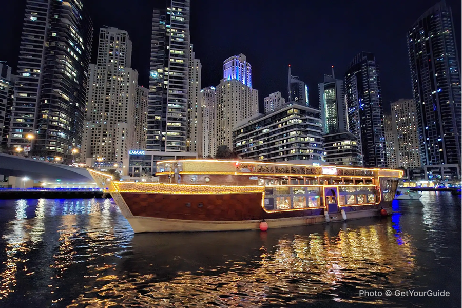Dubai Marina: Dinner Cruise in a Traditional Boat - photo 5