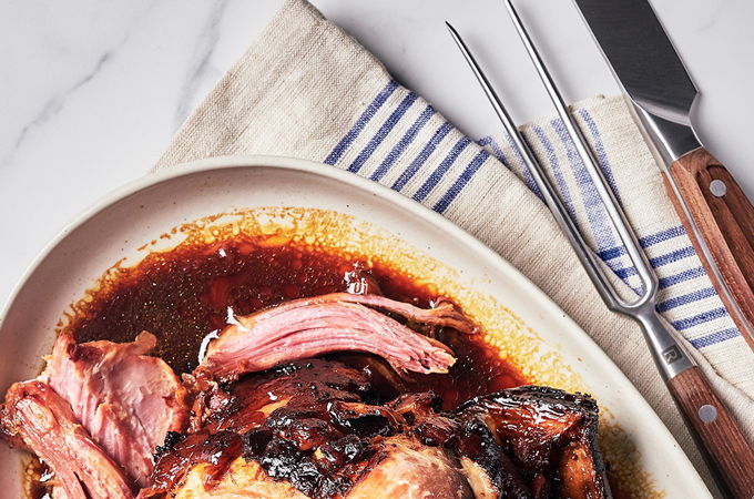 Jambon glacé au jus d'ananas et à la mélasse