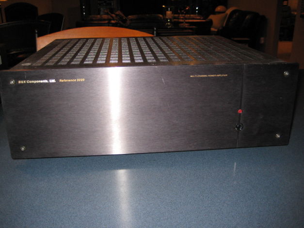 B&K  Reference 3220 Three Channel Amp