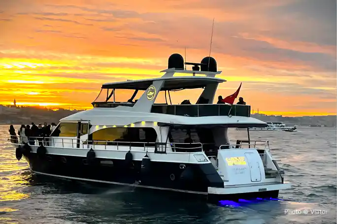 Sunset Cruise on a Luxury Yacht with Hotel Pick-up