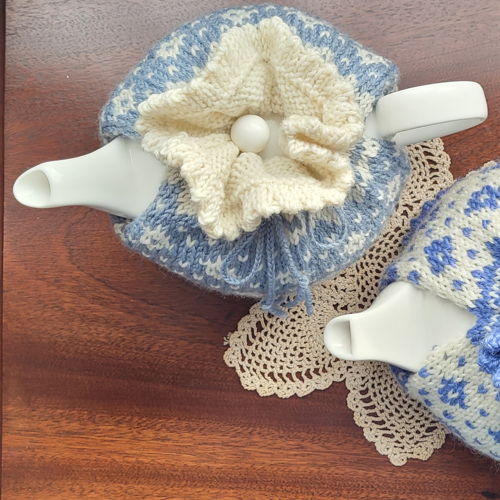 Vintage blue and white fairisle tea cosie using 8 ply