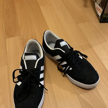 Adidas Sneakers