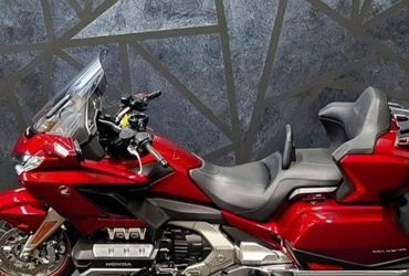 2018 HONDA GOLD WING TOUR motorcycle for rent near Elk Grove Village, IL