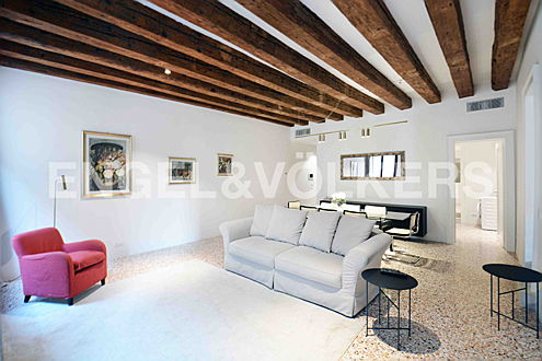  Venice
- charming-apartment-in-a-15th-century-palazzo (2).jpg