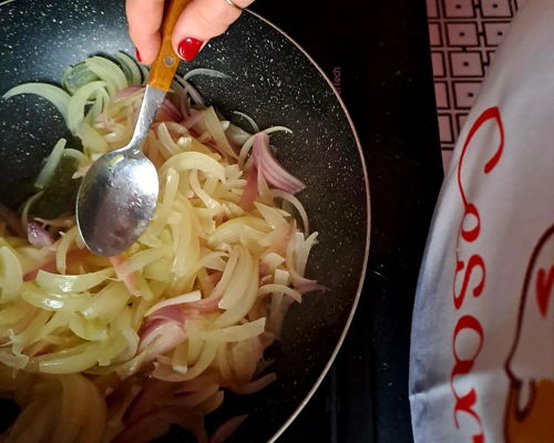 Corsi di cucina Bari: Lezione di cucina sulla pizza di cipolla