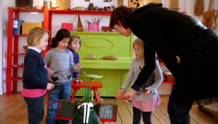 kindermuseum wuppertal kinder holztrommel ap