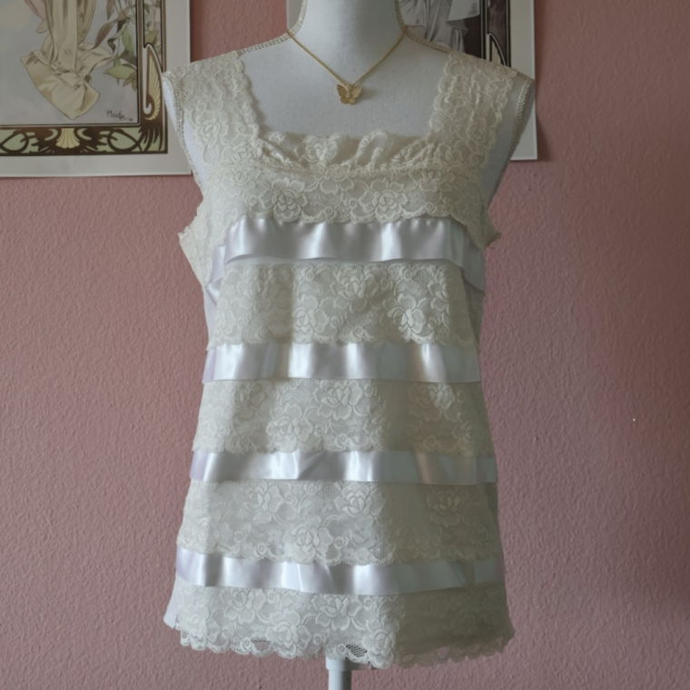 White Ruffle Lace Cami (Secondhand - M/L)