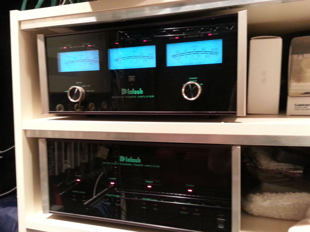 MCINTOSH  MC7205 200 WPC TIMES 5 SUR. SOUND AMPLIFIER