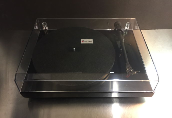 PRO-JECT DEBUT CARBON DC WITH CARTRIDGE and corner ding