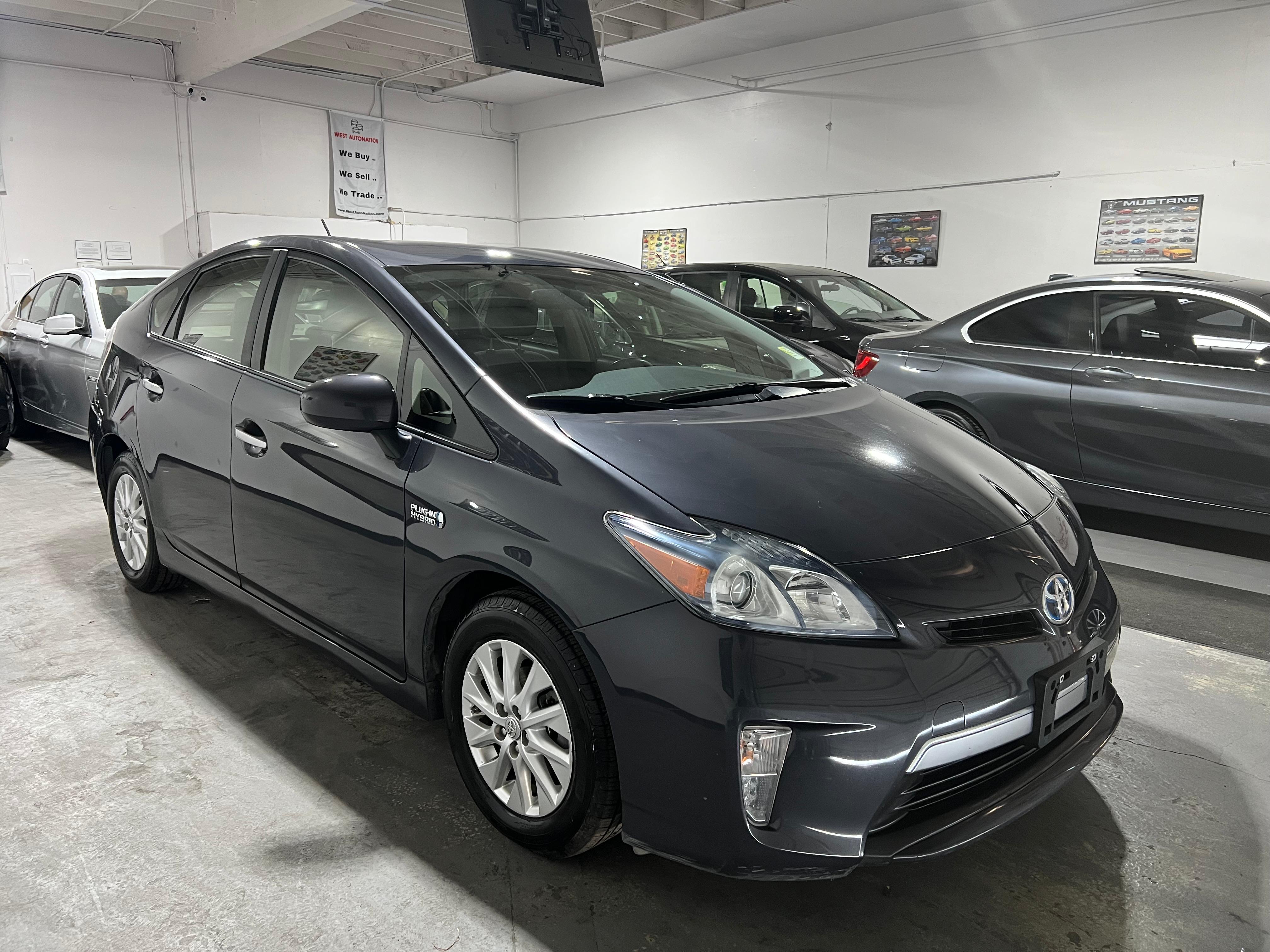 2014 Toyota Prius Plug-In Hybrid 6