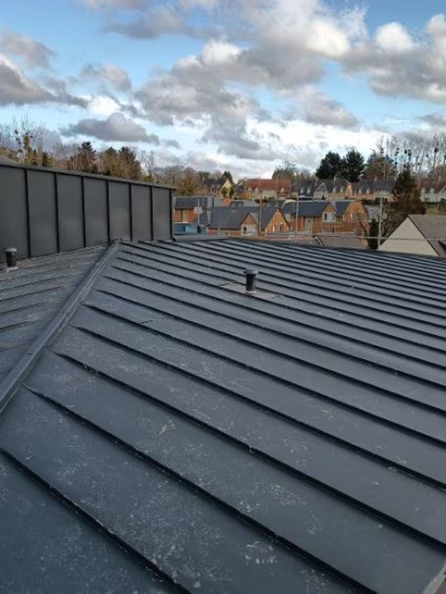 Réfection d'une toiture en zinc à joint debout — photo 2