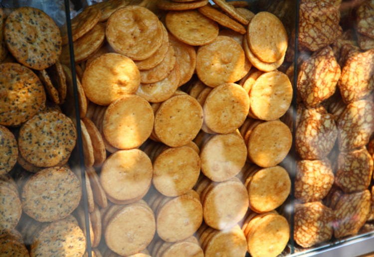 ぬれせんべいとは