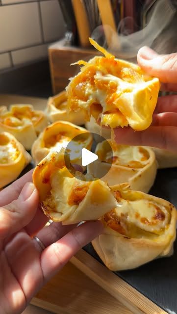 Empanadas de zapallo, cebolla y queso