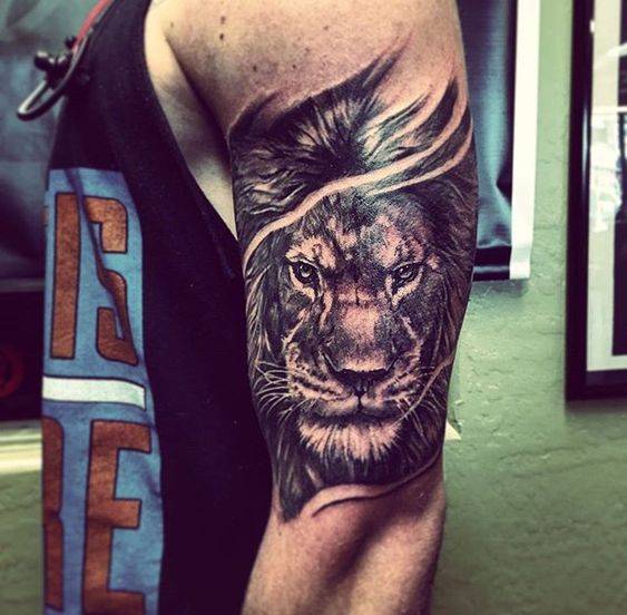 Tatouage Lion Homme Bras