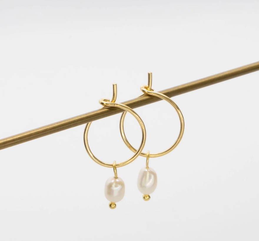 Discover Fejn Jewlery, a conscious brand that produces simple, sutainable, high quality jewelry.