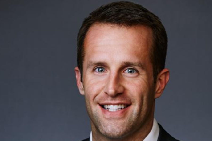 Fidelity wrests highprofile Amazon 401(k) business from Vanguard