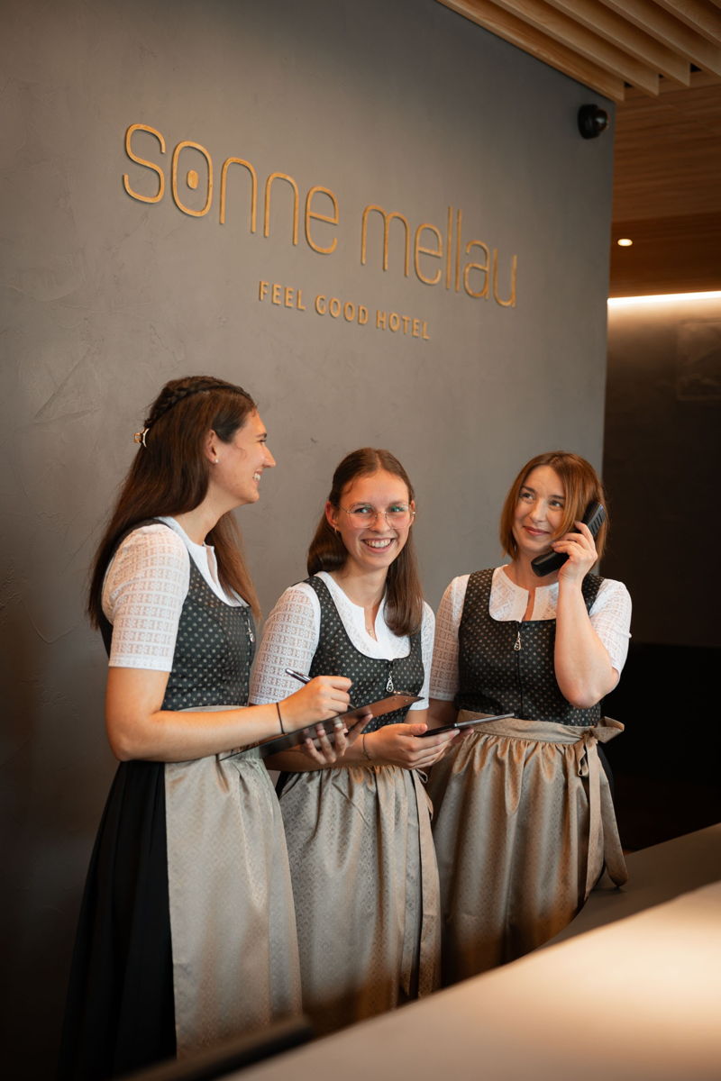 Mitarbeiter an der Rezeption