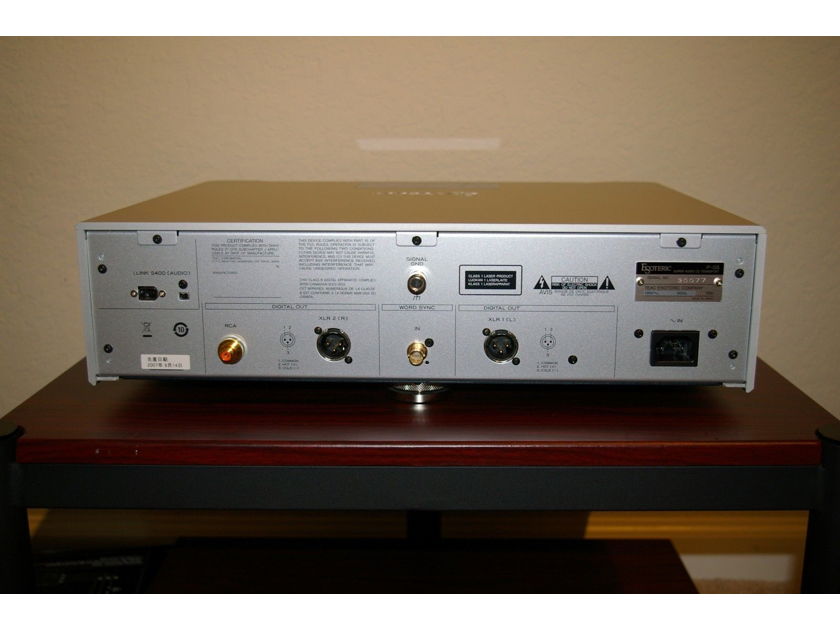 ESOTERIC P-05 CD SACD Transport + D-07 DAC / Preamplifier / USB / Volume Control