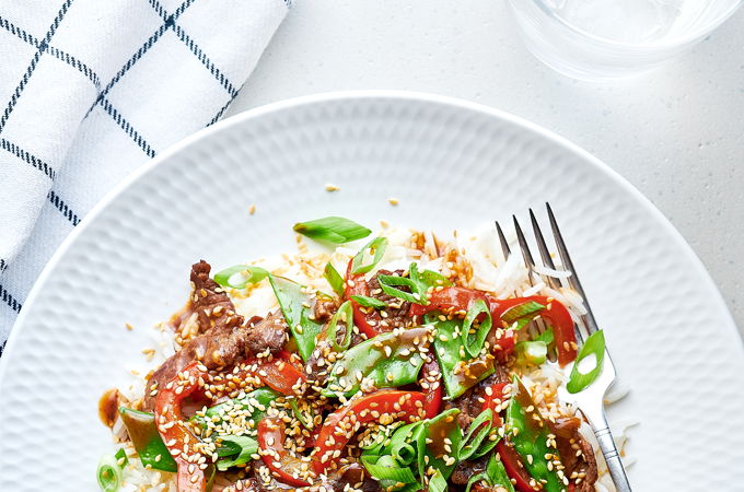 Sauté de boeuf et pois mange-tout au sésame