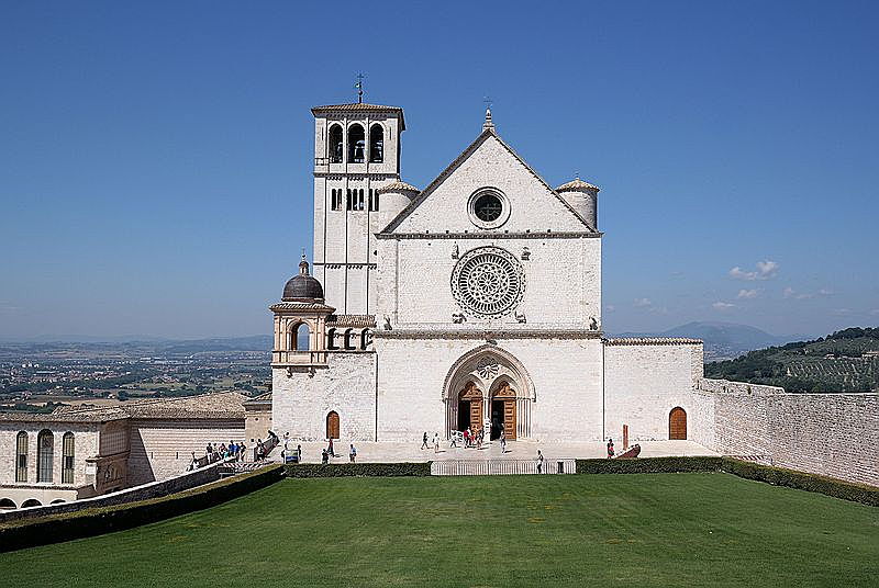  Milano
- Assisi_-_Basilica_di_San_Francesco_02.jpg