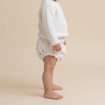 Bloomer vichy jaune raffiné pour bébé, en coton doux et respirant, certifié OEKO-TEX, idéal pour compléter une tenue d’enfant chic et confortable, cousu au Portugal