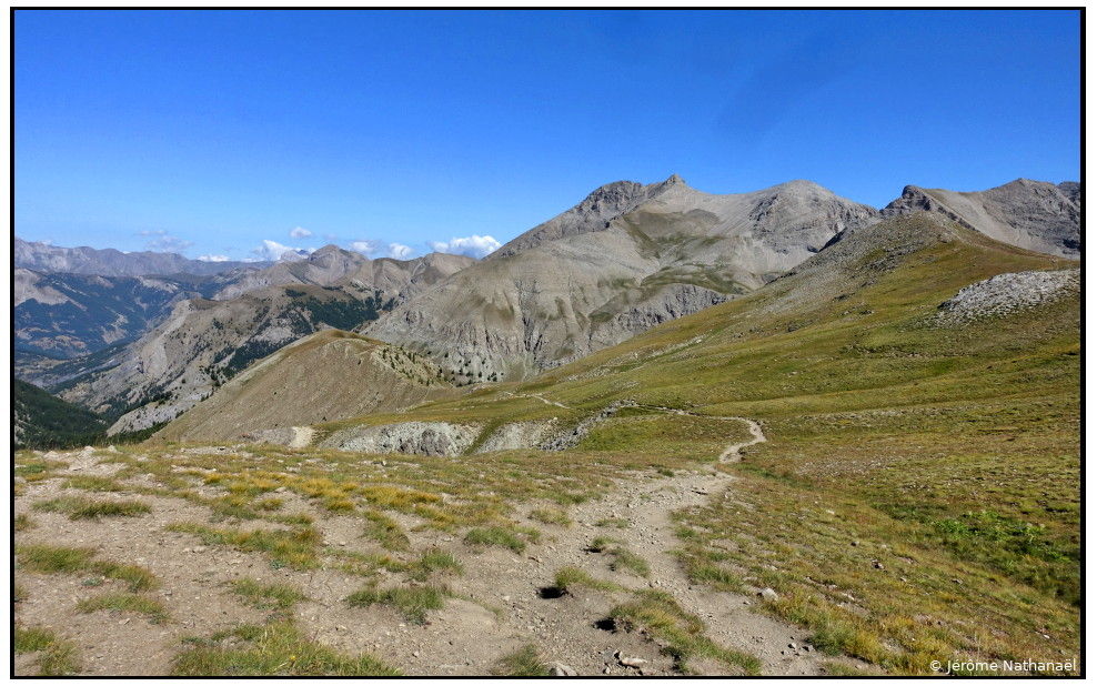 Vue sur le Mont Pelas, le Trou de l'Aigle et le sommet des Garrets