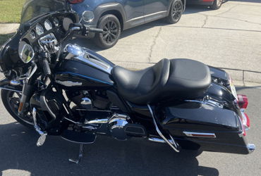 2015 HARLEY-DAVIDSON FLHTK ULTRA LIMITED (VIVID BLACK) motorcycle for rent near Lutz, FL