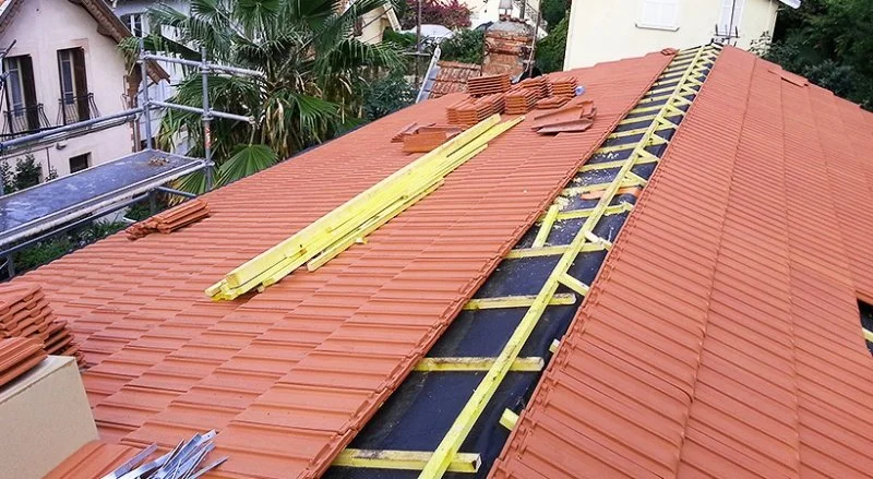 Rénovation de la couverture en tuiles de Marseille d’une résidence du CHU de Nice — photo 2 sur 10 — CEG TOITURE