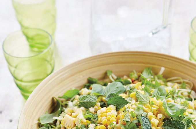 Salade de chou au maïs et aux herbes