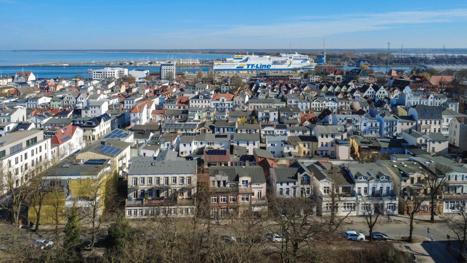 Etabliertes Wohn- und Geschäftshaus mit historischem Flair - strand- und zentrumsnah - am Warnemünder Kurpark
