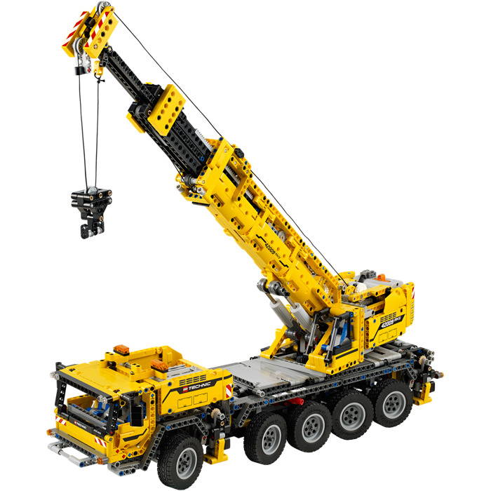 LEGO Technic Crane Battle - 42009 Mobile Crane MK II vs 42082 Rough Terrain  Crane 