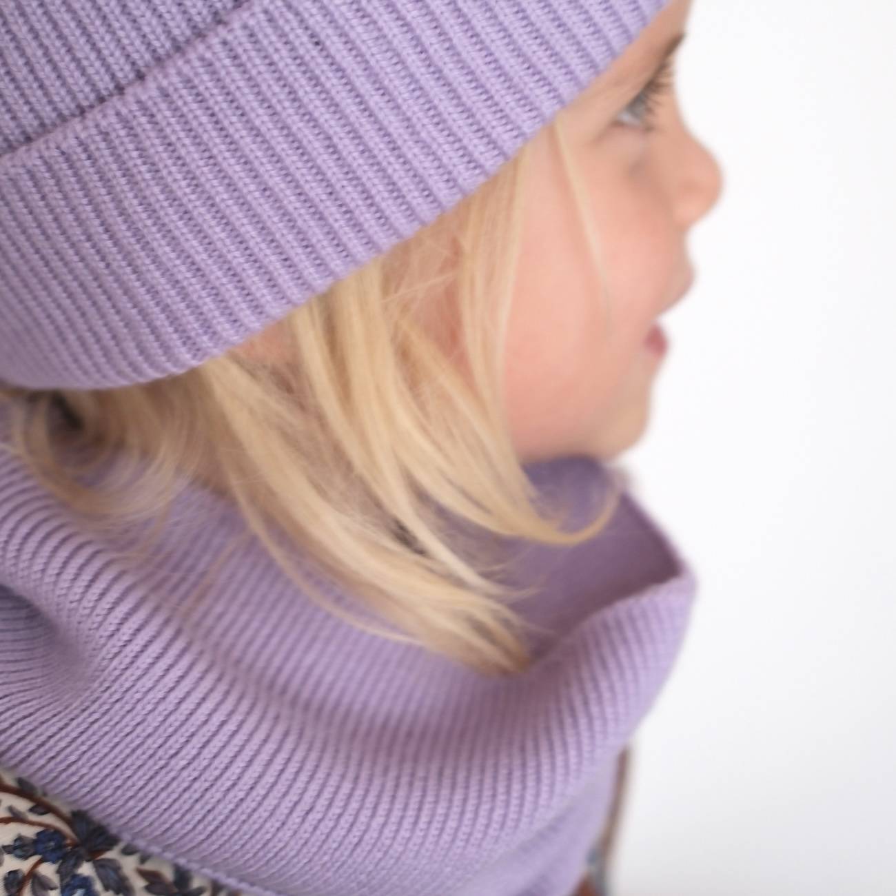 lange xl personnalisable broderie prénom bleu blanc ciel élégant de la marque suisse Joli Nous, un accessoire premium pour bébé, alliant design raffiné et qualité exceptionnelle
