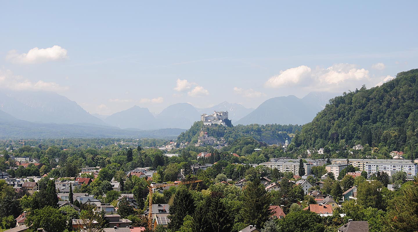  Salzburg
- In Aigen wird der Verkauf Ihres Hauses laut Einschätzung der Immobilienmakler Engel & Völkers Salzburg mühelos gelingen. Es gehört zu den teuersten Wohnbezirken und steht auch bei der Prominenz hoch im Kurs.