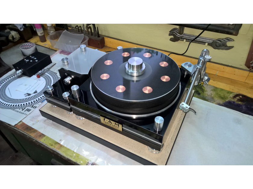 Small Audio Manufacture Aldebaran Audiophile Turntable