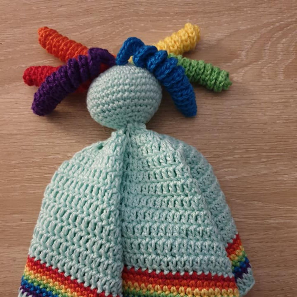 Regenboogknuffelpopdoekje