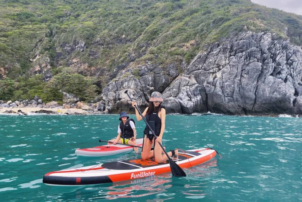 Funwater best cruising paddle boards in Canada have long distance paddleboarding