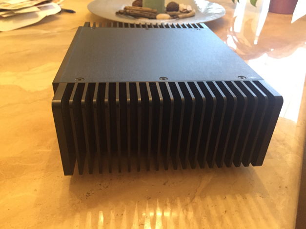 Benchmark AHB2 black stereo amplfier Mint customer trad...