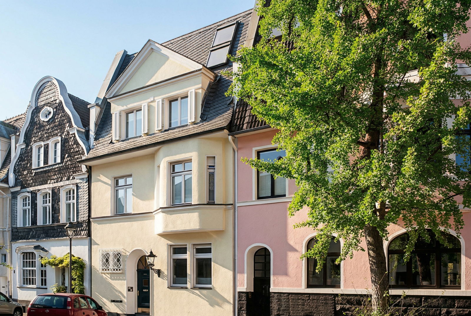 Maisonette apartment in prime Oberkassel location