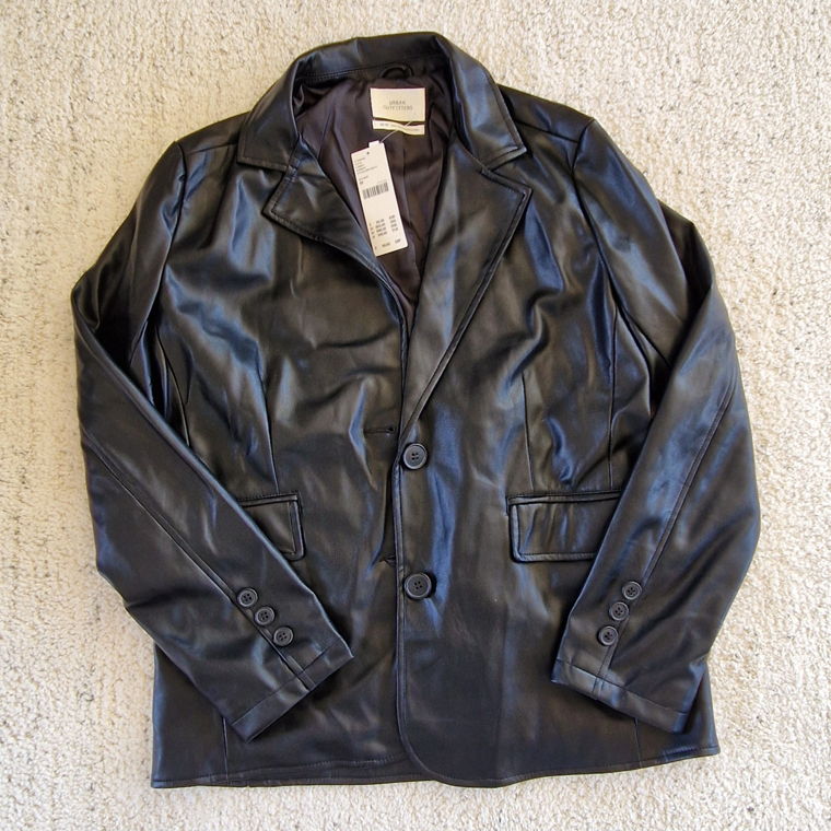 Recycled Faux Leather Blazer von Urban Outfitters